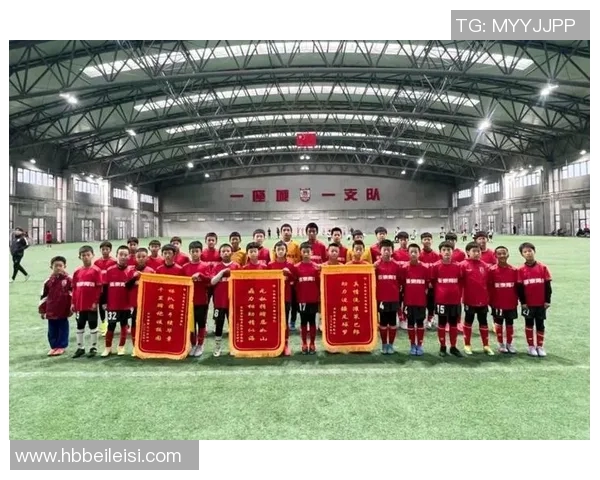 足球明星慷慨解囊为国家捐款助力公益事业展现社会责任感